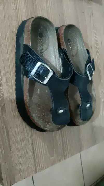 Sandalias negras de cuero para mujer - miniatura 1
