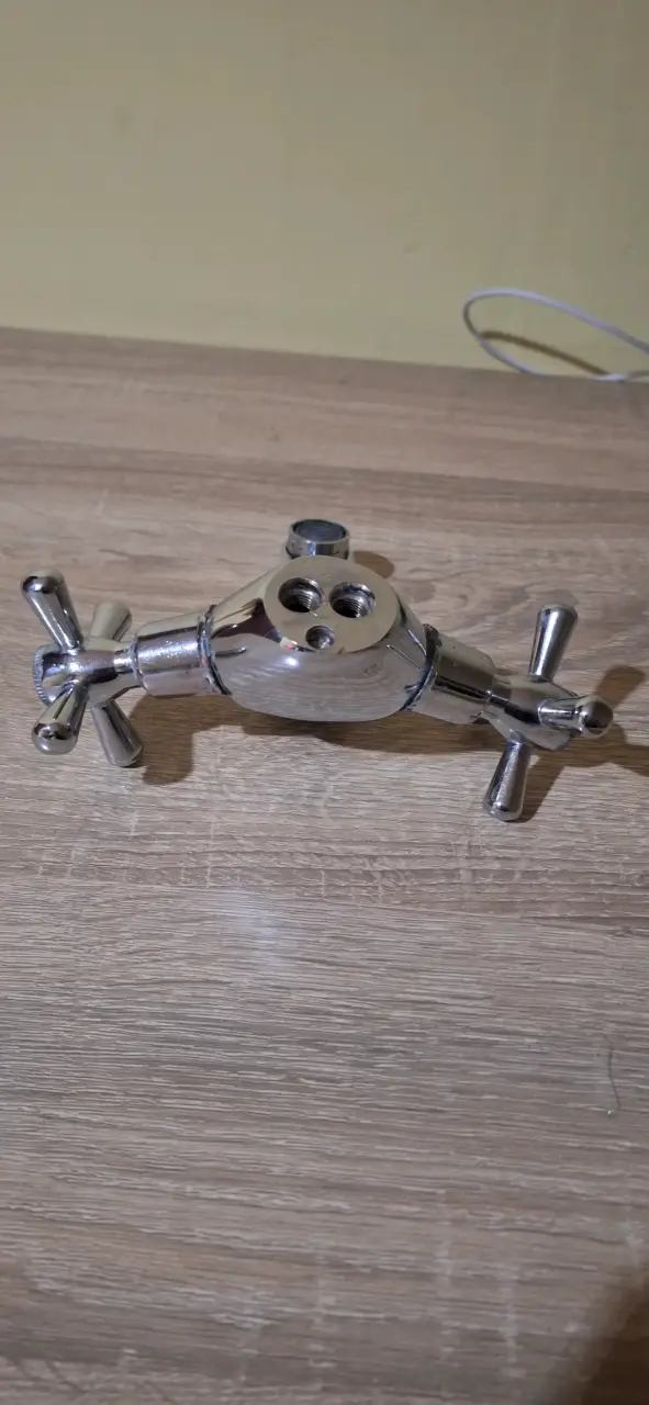 Grifo de baño cromado con doble manija - 3
