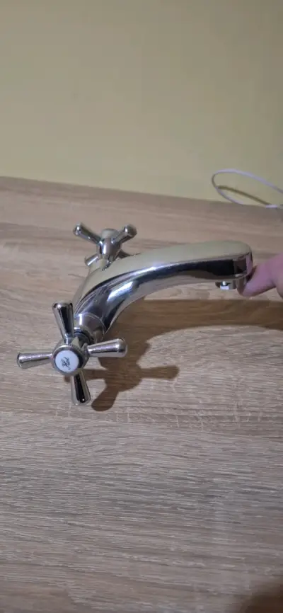 Grifo de baño cromado con doble manija - miniatura 11