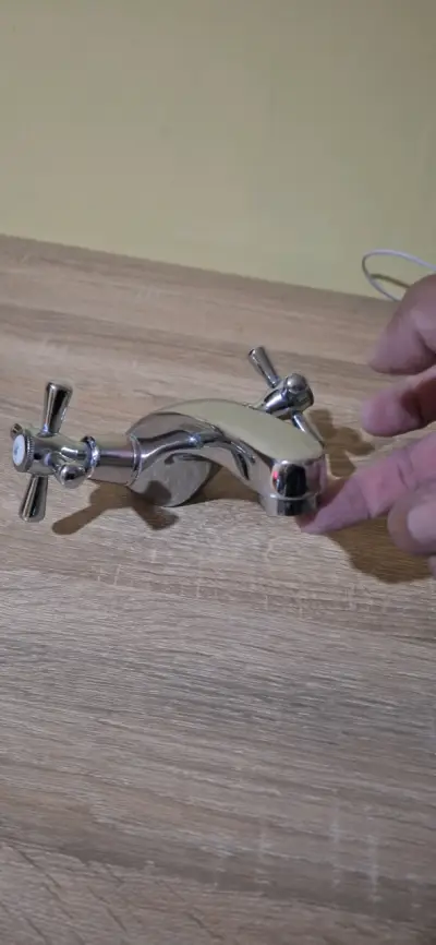 Grifo de baño cromado con doble manija - miniatura 12