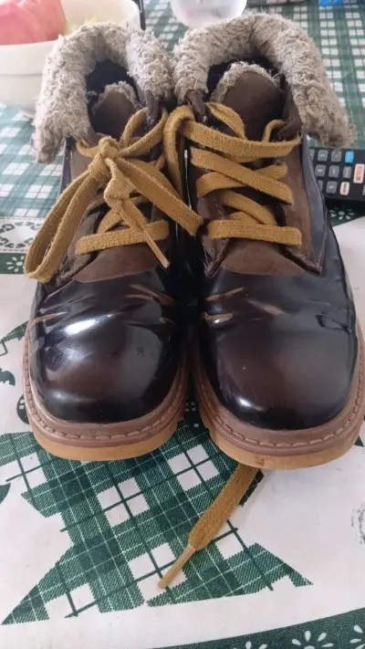 Botas CAT de cuero con forro de lana - miniatura 1