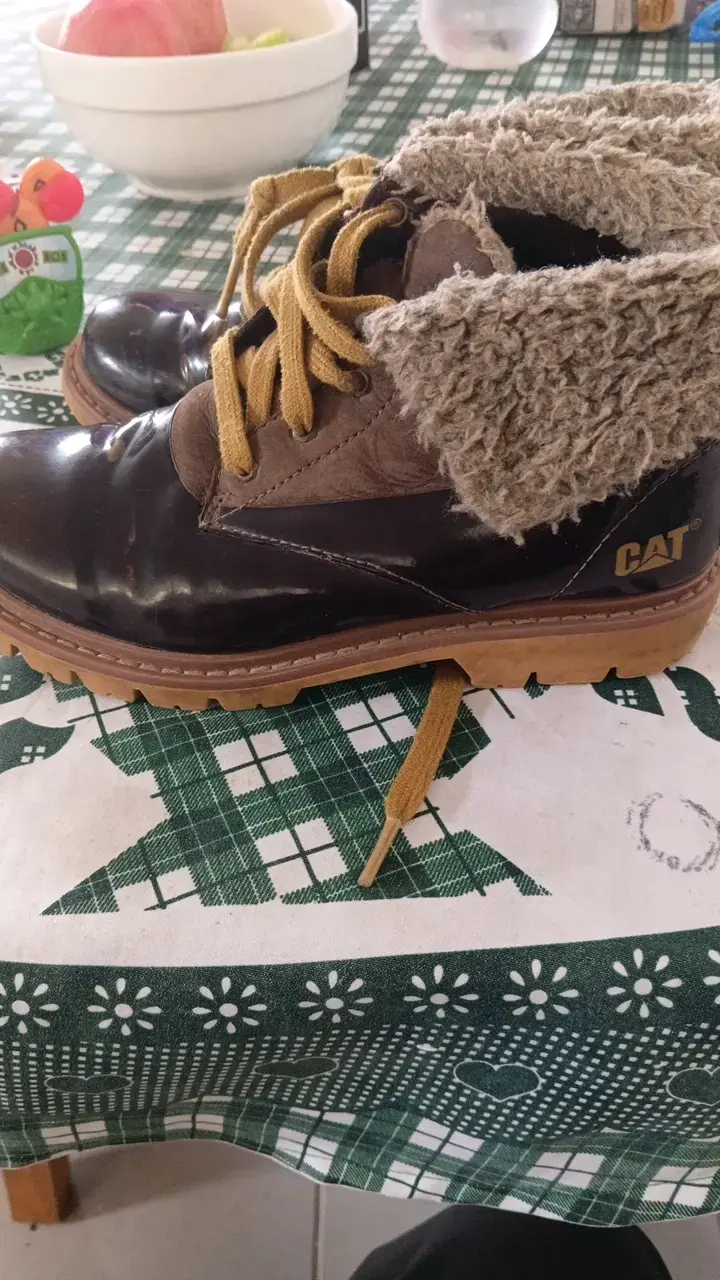 Botas CAT de cuero con forro de lana - 2