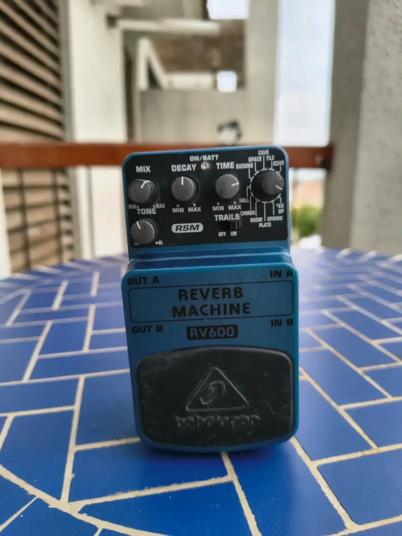 Pedal de Reverb Behringer RV600 para Guitarra - 2