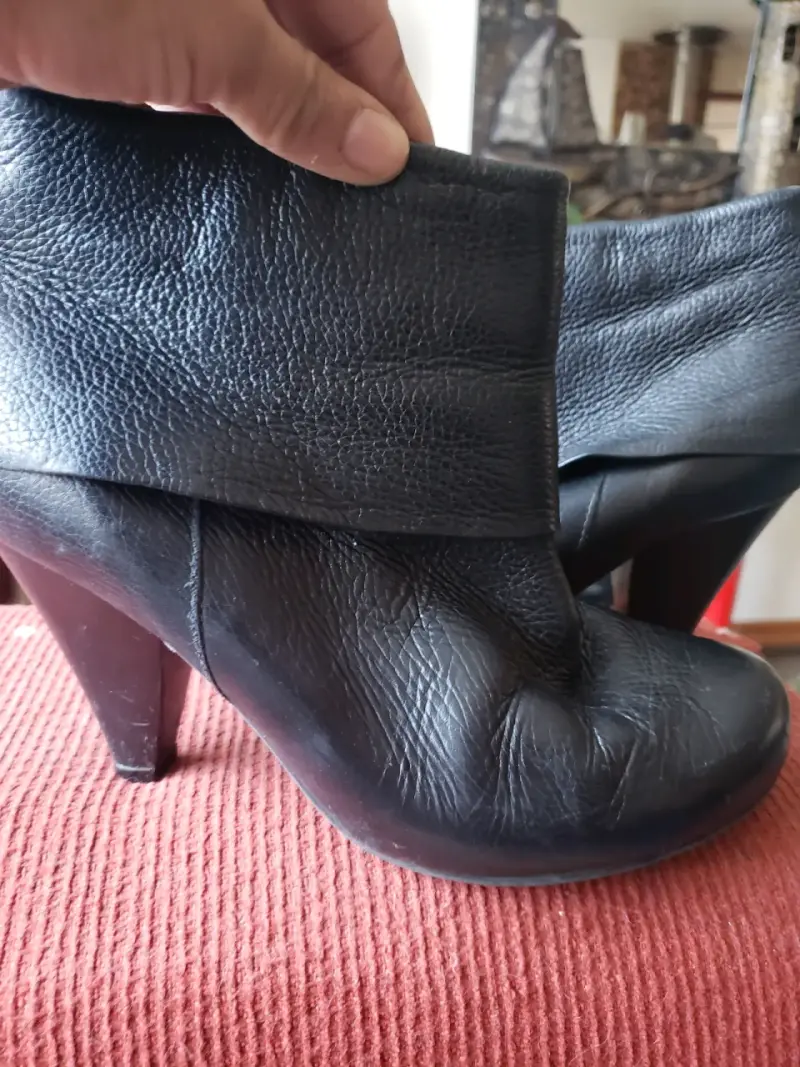 Botines de cuero negro y marrón con tacón alto - 1
