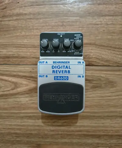 Pedal de Reverb Digital Behringer DR600 - miniatura 1