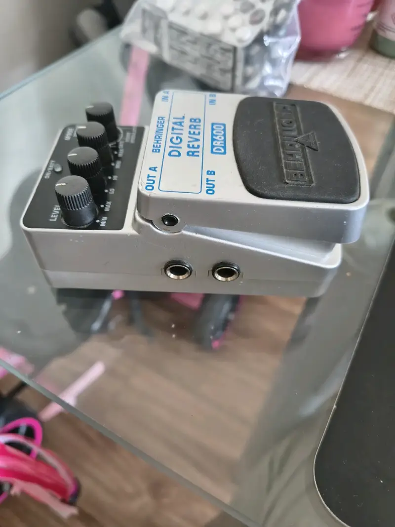 Pedal de Reverb Digital Behringer DR600 - 3