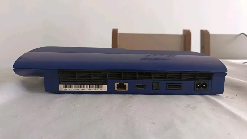 PS3 Super Slim blue edition - 4