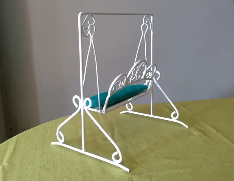 Mini sillon Columpio para muñecas en fierro forjad - 2