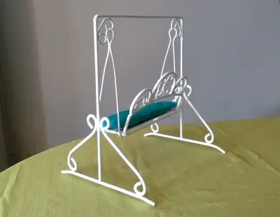 Mini sillon Columpio para muñecas en fierro forjad - miniatura 2