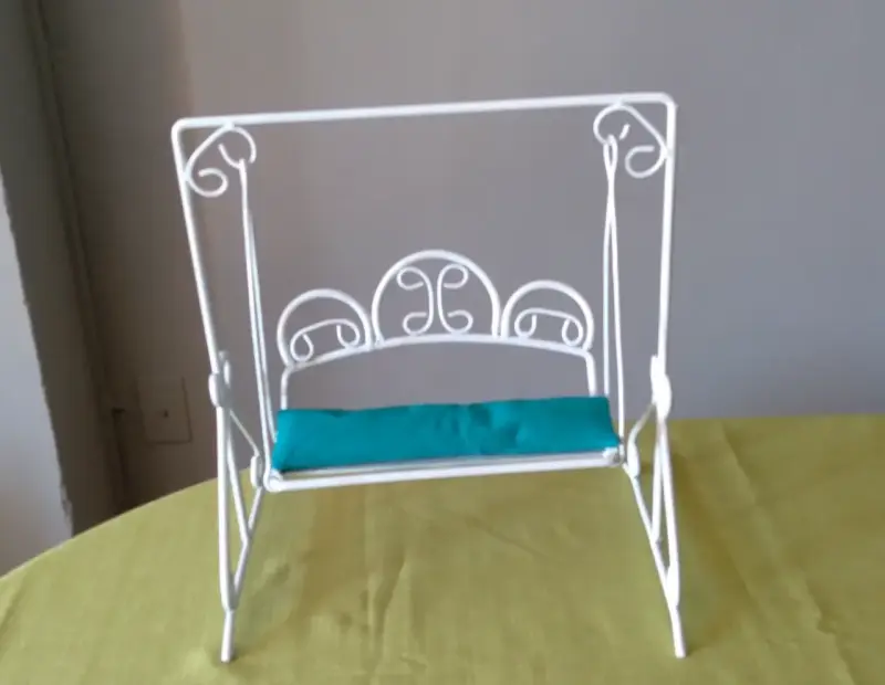 Mini sillon Columpio para muñecas en fierro forjad - 4