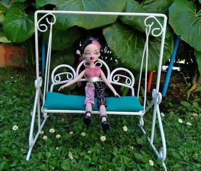 Mini sillon Columpio para muñecas en fierro forjad - miniatura 5