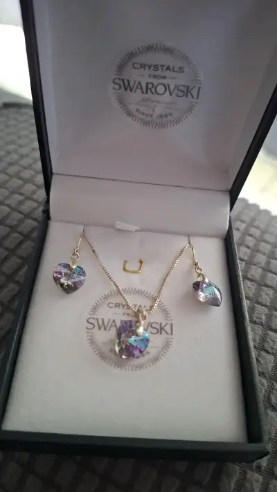 Set de joyería con cristales Swarovski en forma de corazón - miniatura 1