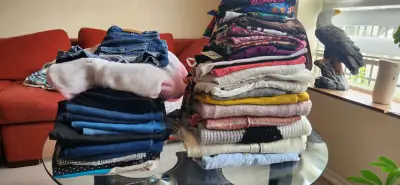 Lote de ropa variada para mujer en buen estado - miniatura 1