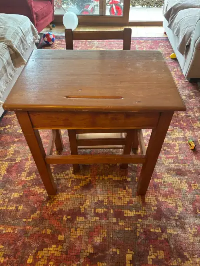 Escritorio y silla de madera para niños - miniatura 1