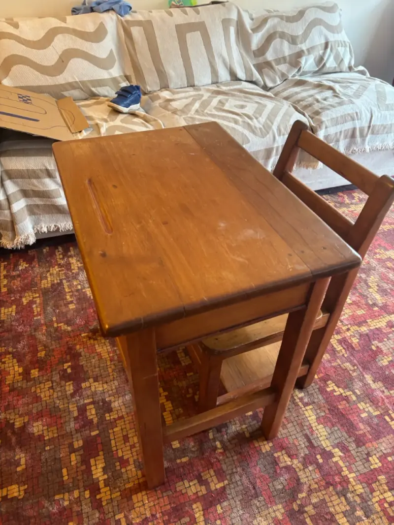 Escritorio y silla de madera para niños - 2