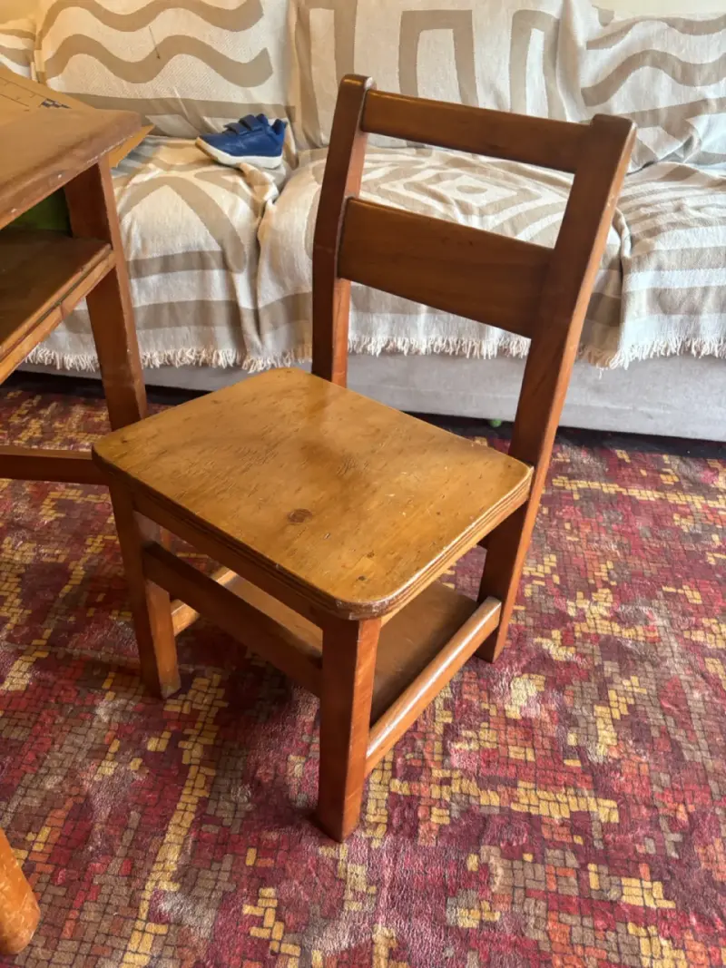 Escritorio y silla de madera para niños - 3