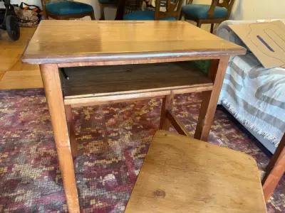 Escritorio y silla de madera para niños - miniatura 4