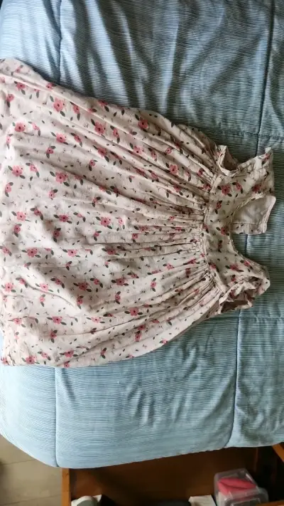 Vestido infantil con estampado floral - miniatura 1