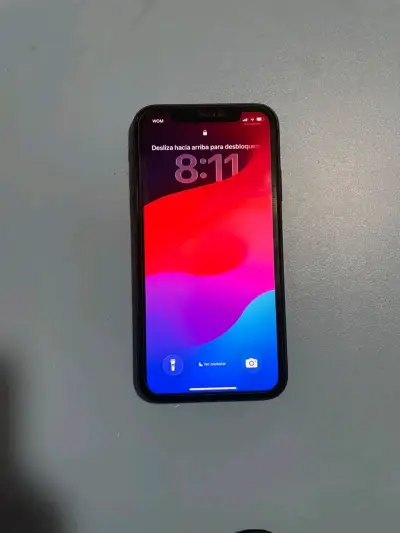 iPhone 11 en buen estado con batería al 84% - miniatura 1