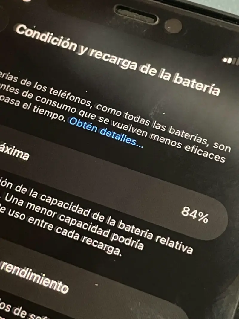iPhone 11 en buen estado con batería al 84% - 2