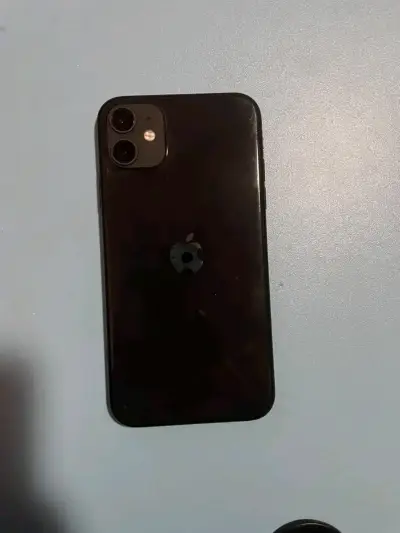 iPhone 11 en buen estado con batería al 84% - miniatura 3