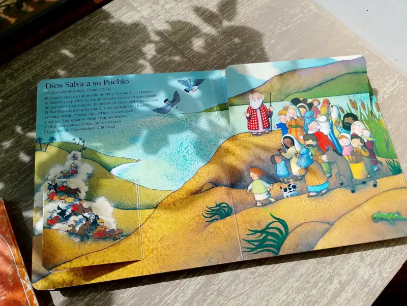Libro infantil Juega con la Biblia con ventanas - 2