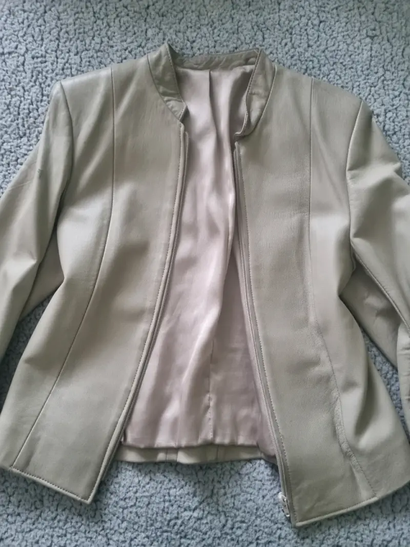 Chaqueta beige elegante para mujer - 1