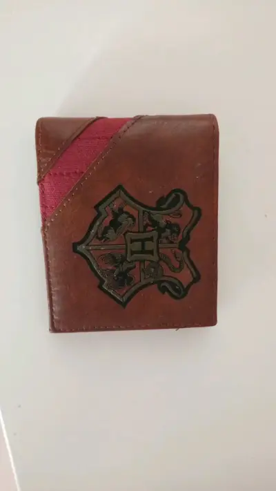 Billetera Hogwarts de cuero marrón y rojo - miniatura 1