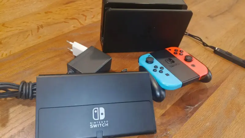 Consola Nintendo Switch con Joy-Con y accesorios - 2