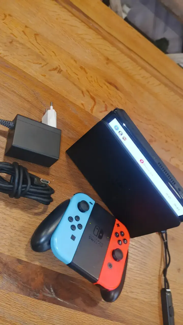 Consola Nintendo Switch con Joy-Con y accesorios - 3