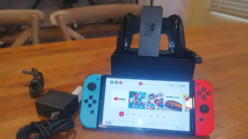Consola Nintendo Switch con Joy-Con y accesorios - 5