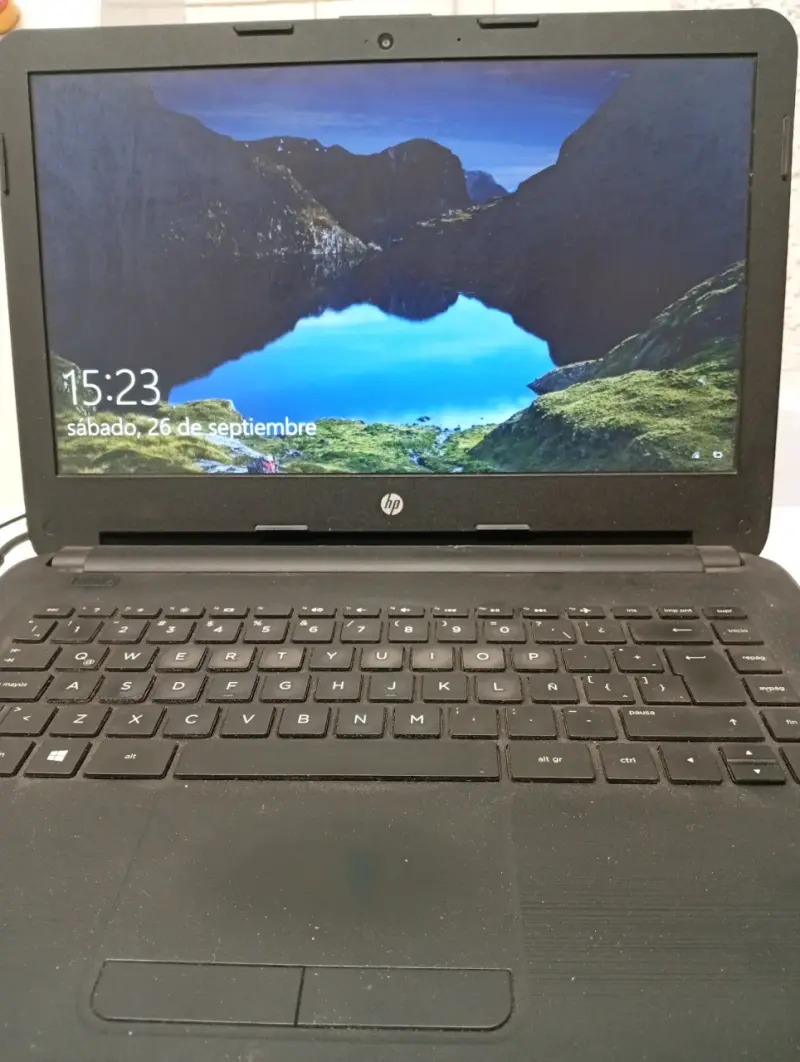 Notebook HP con pantalla de 15 pulgadas - 1