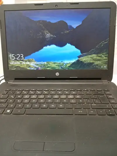 Notebook HP con pantalla de 15 pulgadas - miniatura 1