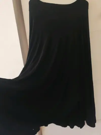 Vestido negro con lentejuelas XXL - miniatura 1