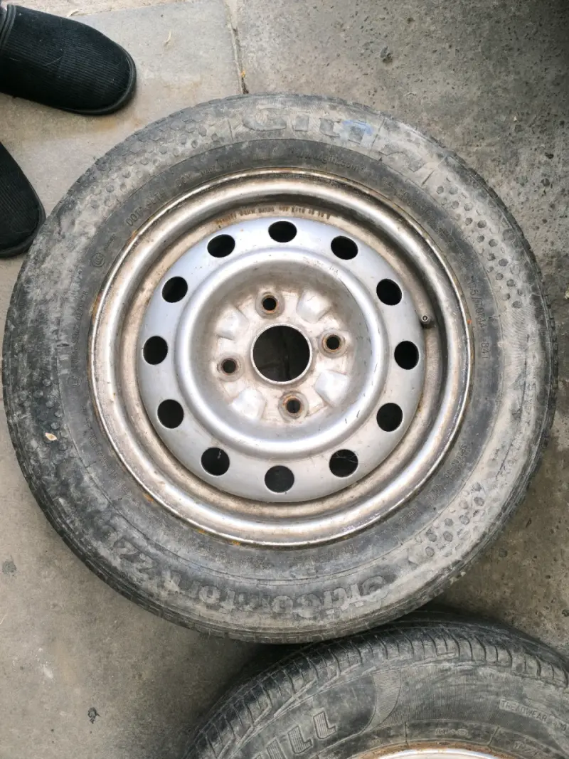 Llantas de acero con neumáticos usados - 3