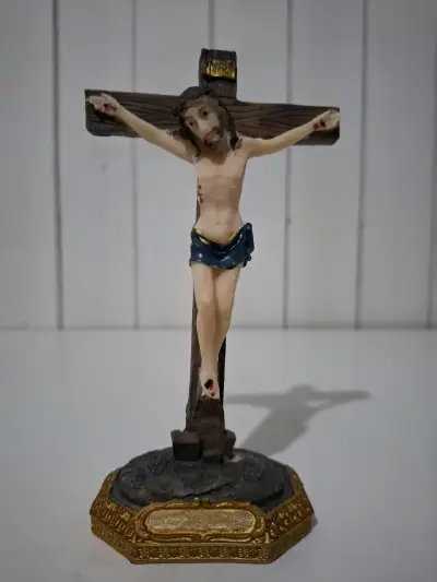 Figura de Cristo en la Cruz ceramica - miniatura 1