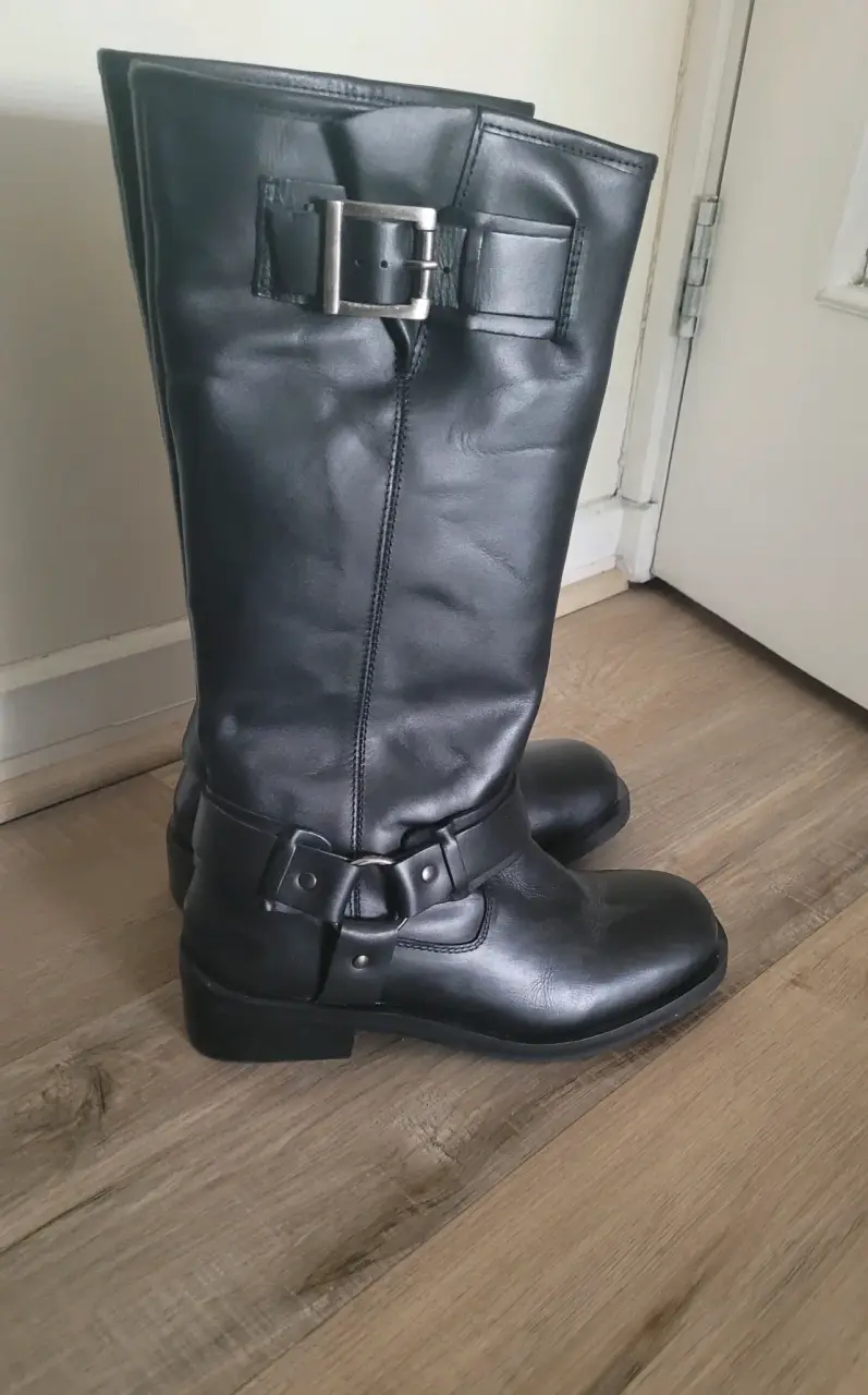 Botas foster negras de cuero con hebilla - 4