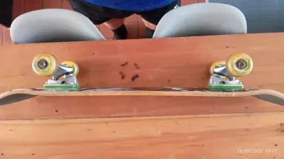 Skateboard Darkstar con diseño gráfico - miniatura 4