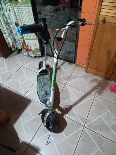 Scooter eléctrico con asiento para adultos - miniatura 1