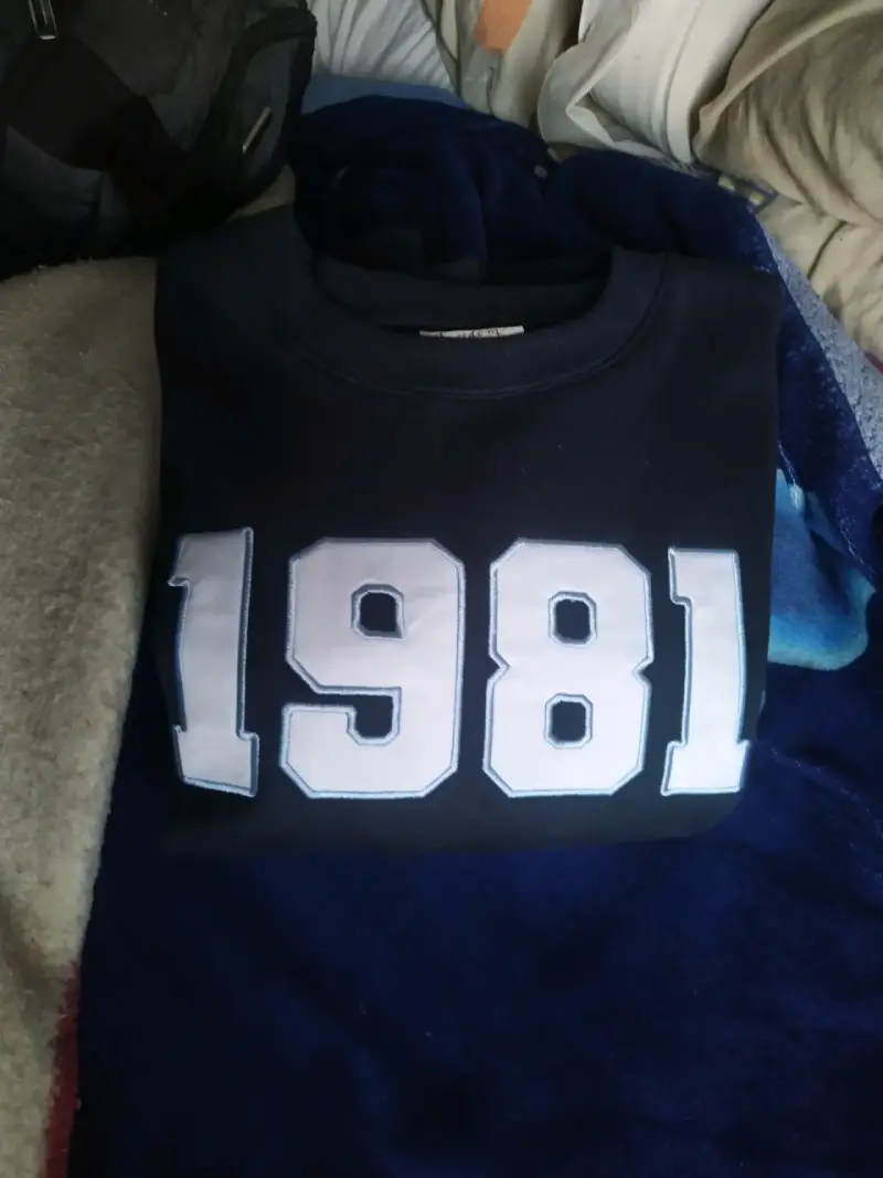 Polerón negro con estampado 1981