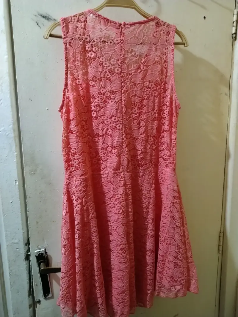 Vestido de encaje rosa sin mangas - 2