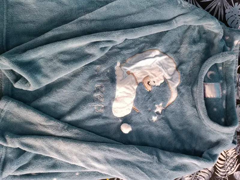 Pijama polar azul con diseño de luna y poodle - 3
