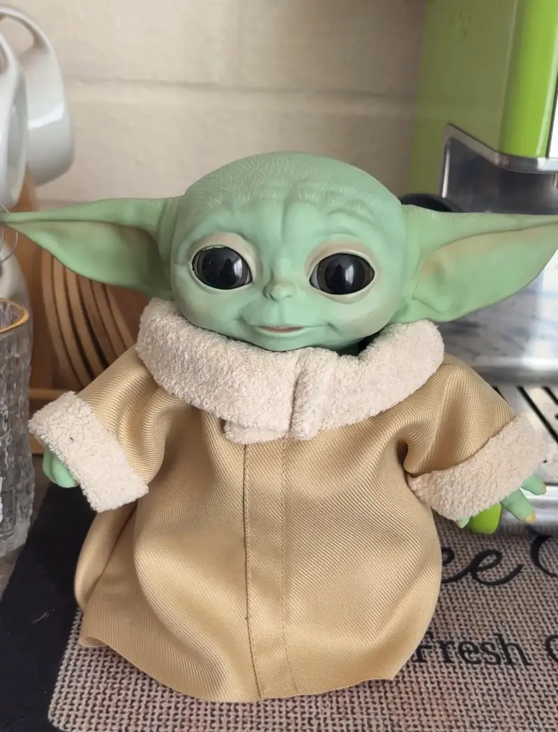Muñeco Baby Yoda interactivo - 1