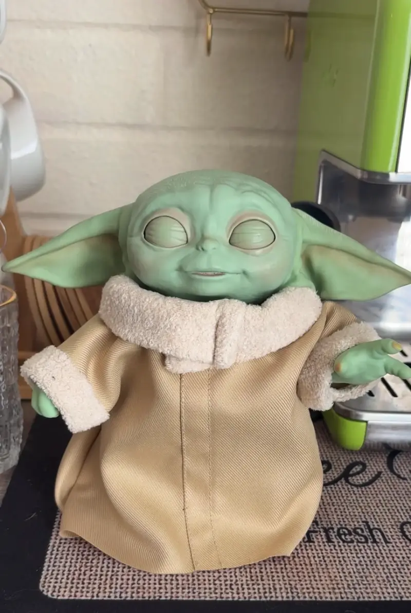 Muñeco Baby Yoda interactivo - 2