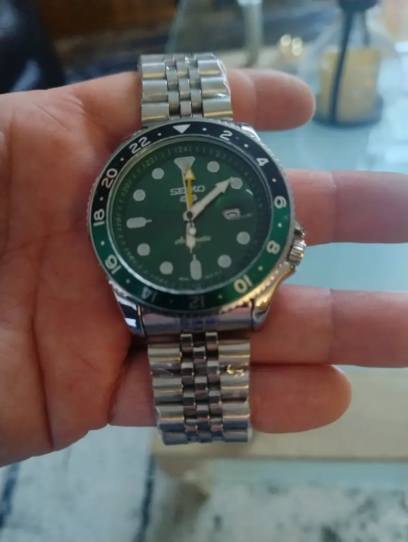 Reloj Seiko automático verde con bisel GMT - 1