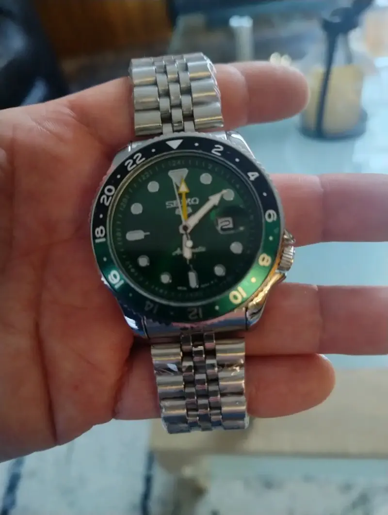 Reloj Seiko automático verde con bisel GMT - 2