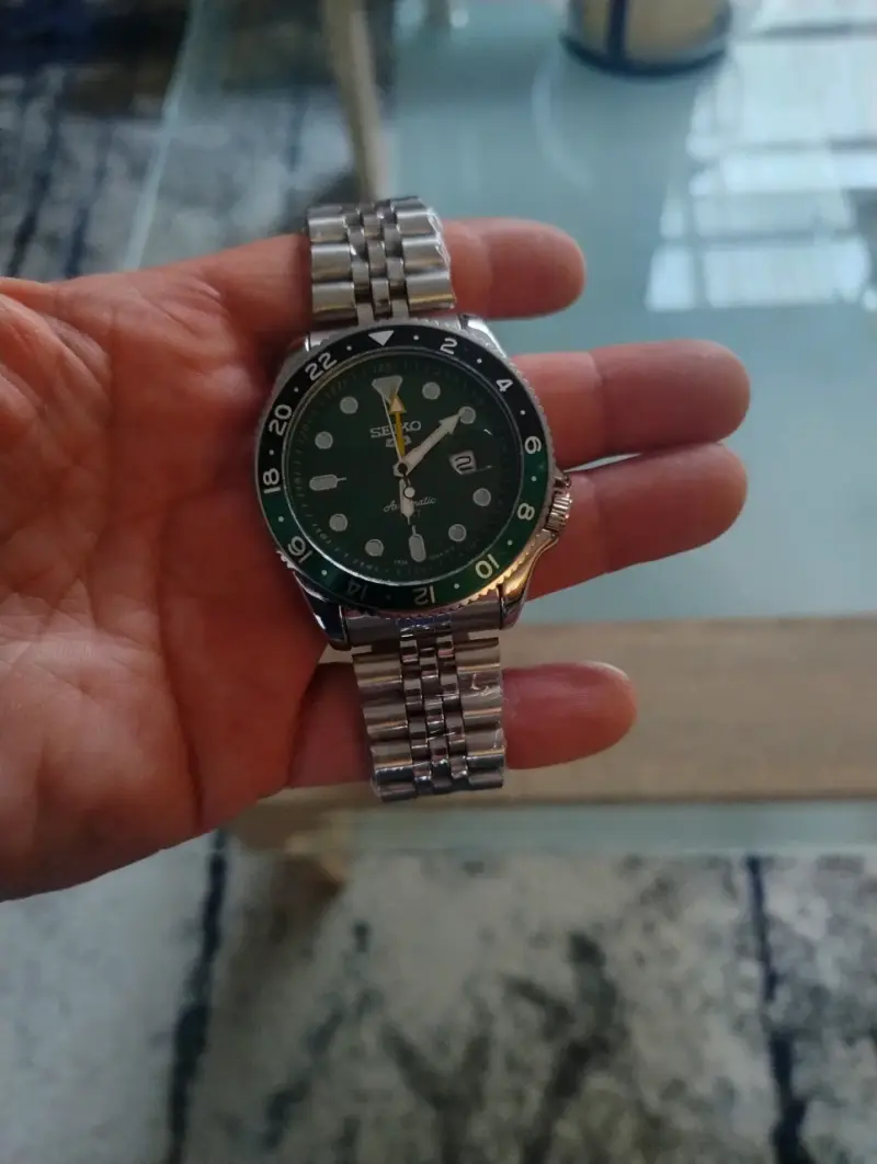 Reloj Seiko automático verde con bisel GMT - 3