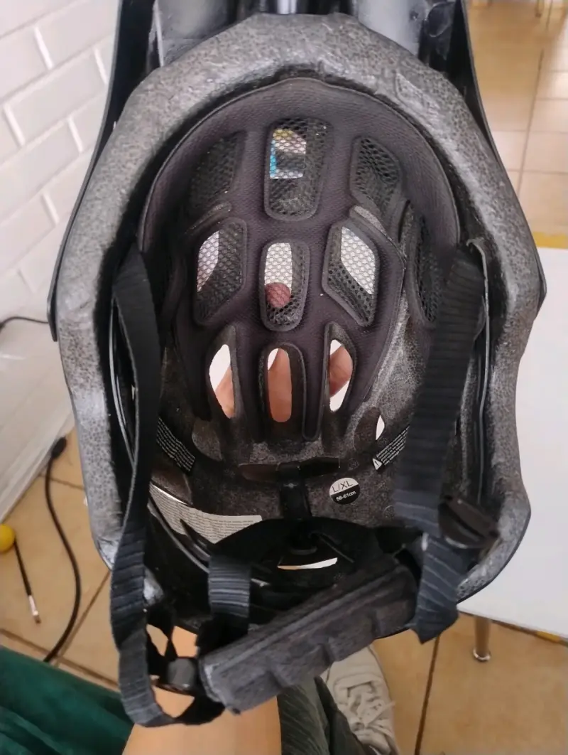 Casco de ciclismo negro Derman con ventilación - 4