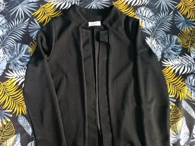 Blazer negra elegante para mujer - miniatura 1