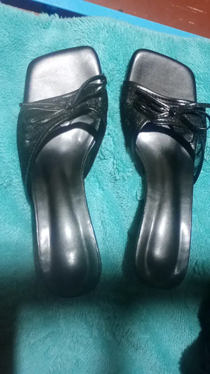 Sandalias de tacón bajo negras elegantes - 2